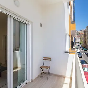 https://moderno-apartamento-urbano-en-barrio-historico-2d.in-canary-islands.com